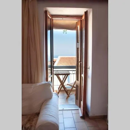 Cozy Little House In Ioulida - Kea